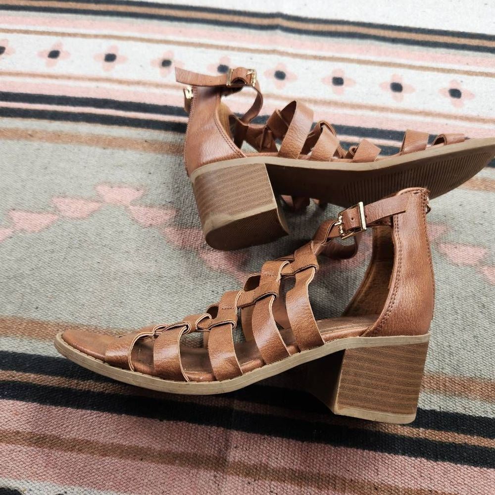 Brown Wooden Block Heel Girls Gladiator Sandals Big Girls Youth Size 2 T… - Picture 5 of 6